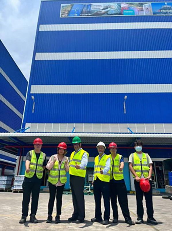 A-group-photo-of-us-and-the-AkzoNobel-project-staff
