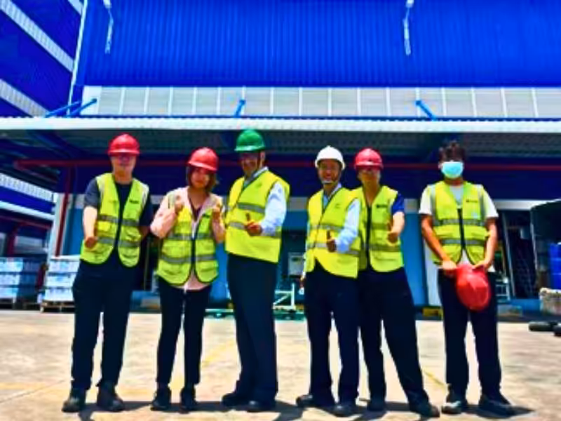 photo of us and the AkzoNobel project staff