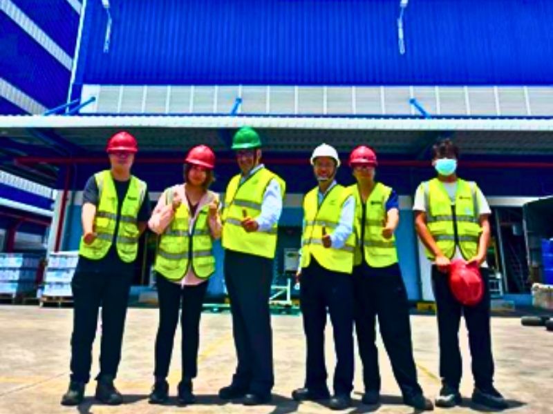 photo of us and the AkzoNobel project staff