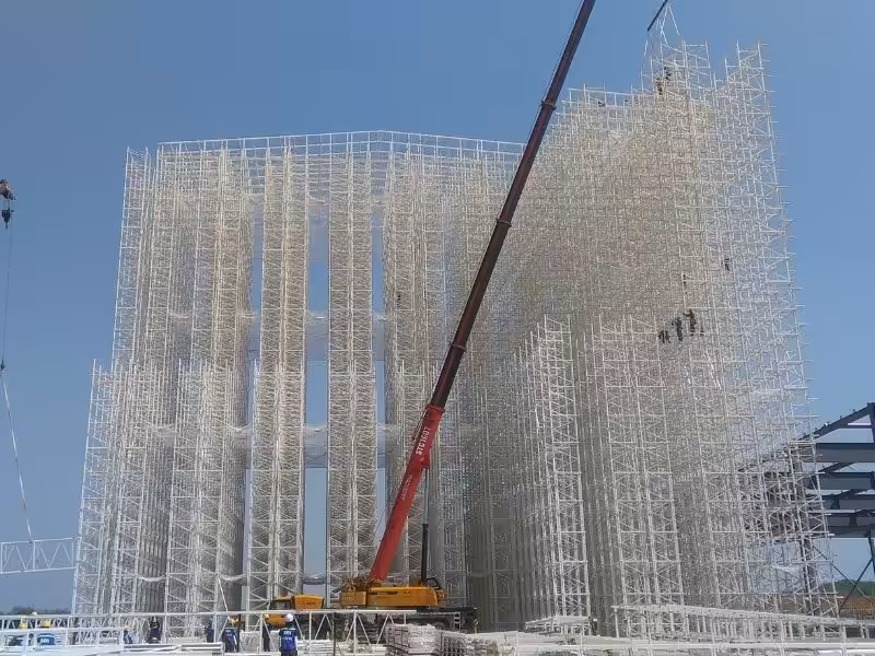 Racking supported warehouse