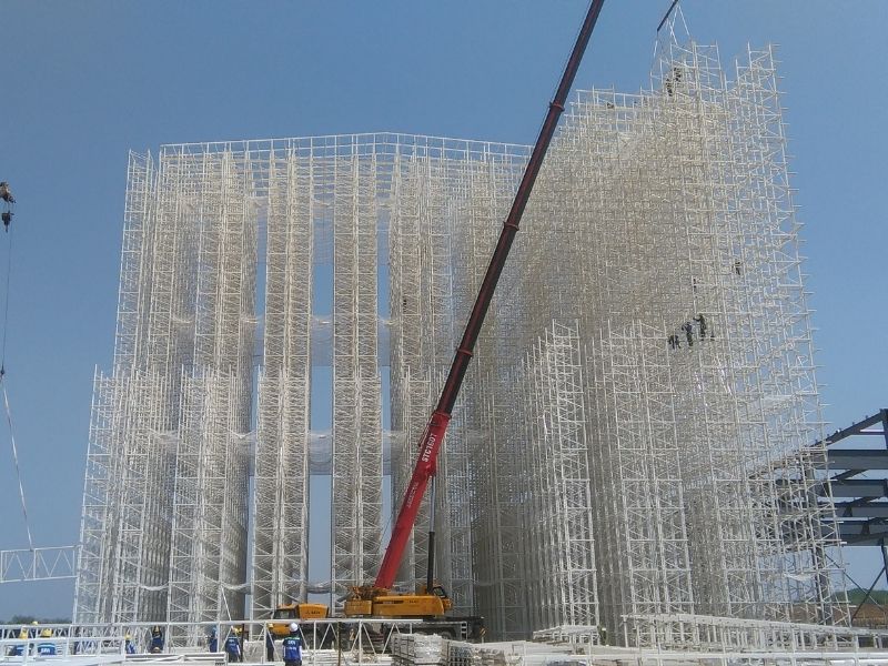 Racking supported warehouse