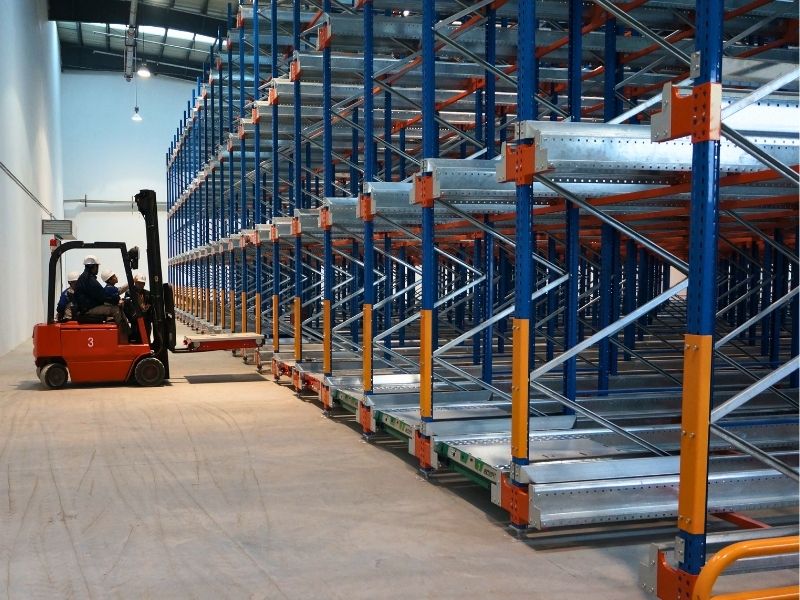 Shuttle racking system with forklift