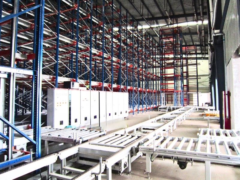 Four Way Shuttle with lifter