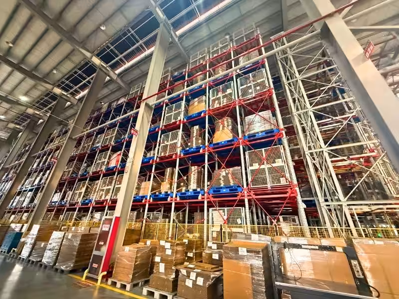 four way shuttle warehouse