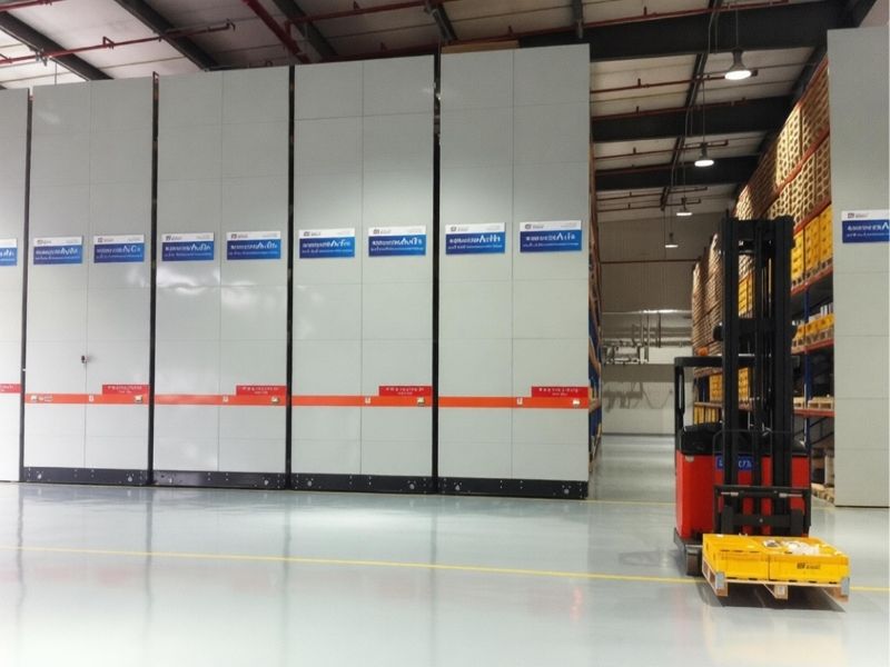 Powered Mobile Pallet Racking with Forklift