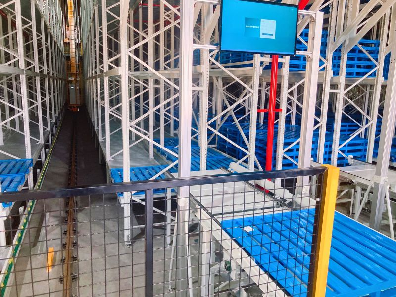 Stacker Crane Warehouse and WMS