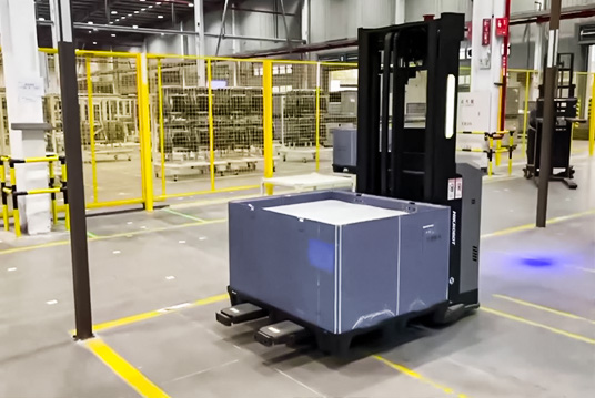 Autonomous mobile robot carrying goods for automated warehouse transportation tasks