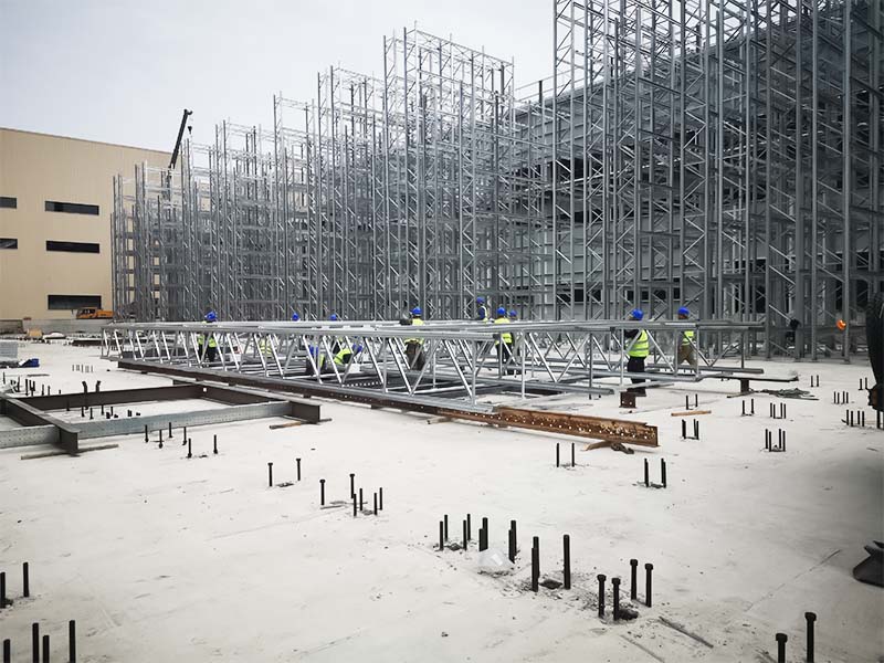 Structural engineering process during rack supported building construction