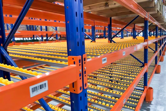Carton flow rack structure with inclined roller tracks for carton storage