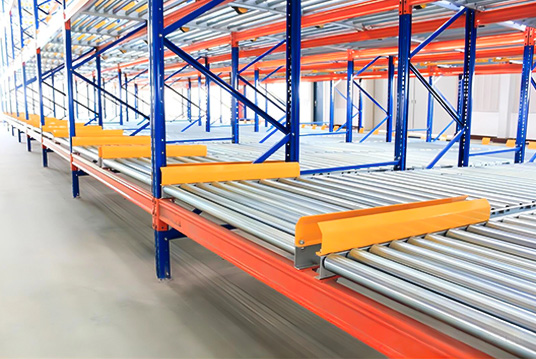 Pallet flow rack with gravity roller tracks for pallet storage
