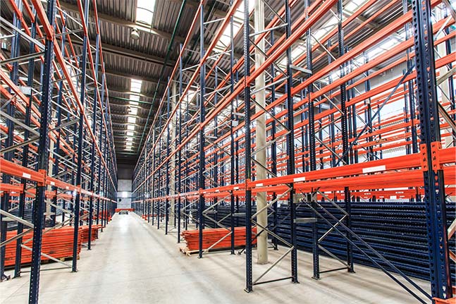 Selective pallet racking system providing direct access to every pallet position.