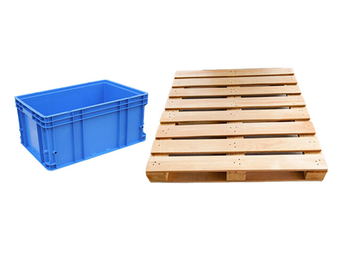 Totes and pallets used as load carriers in AS/RS warehouses