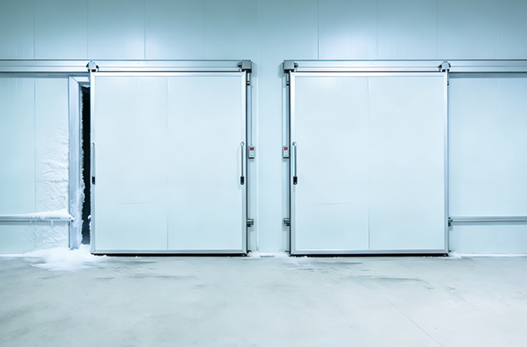 Cold storage warehouse entrance