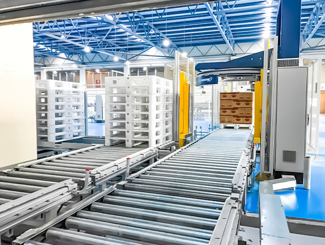 Pallet Conveyor System in an Automated High Bay Warehouse